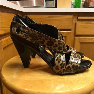 Cute and sexy black heels!🌹